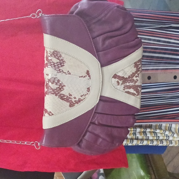 Handbags - Vintage '90s style faux leather purple purse